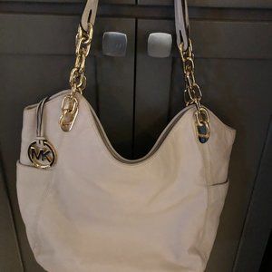 MICHAEL KORS CREME COLORED LEATHER HANDBAG & WALLET